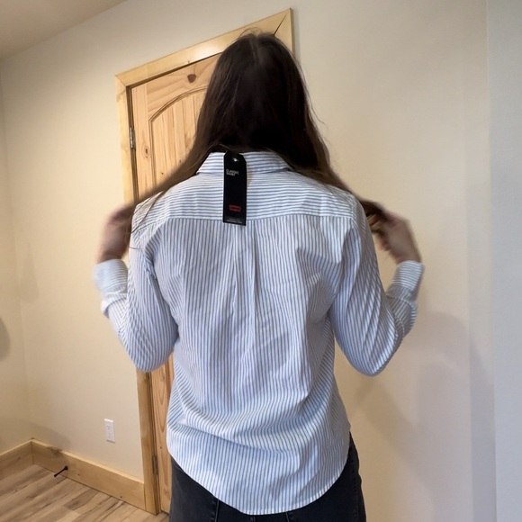 Levi’s Classic Fit NWT Striped Button-Up Shirt - Picture 3 of 7